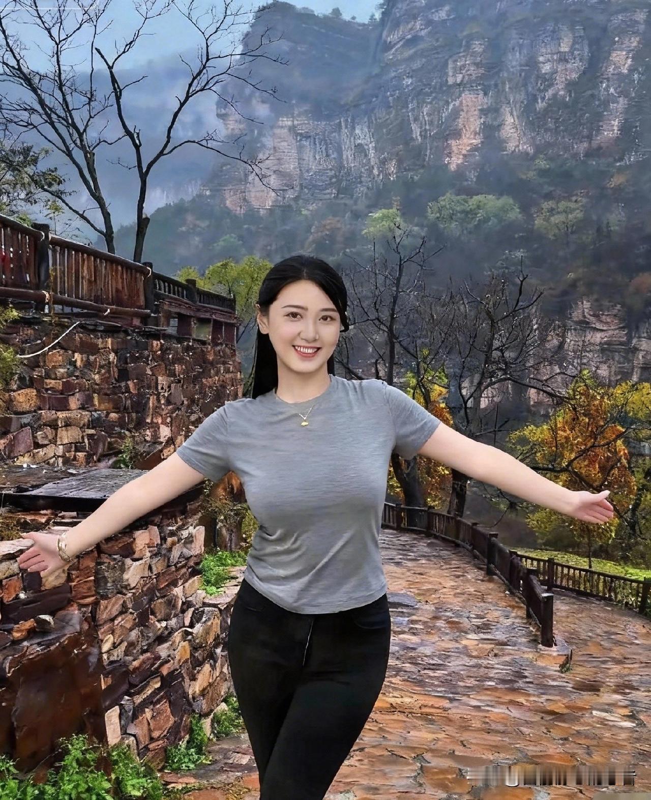 这的景色太美了，真想张开双臂拥抱大自然。