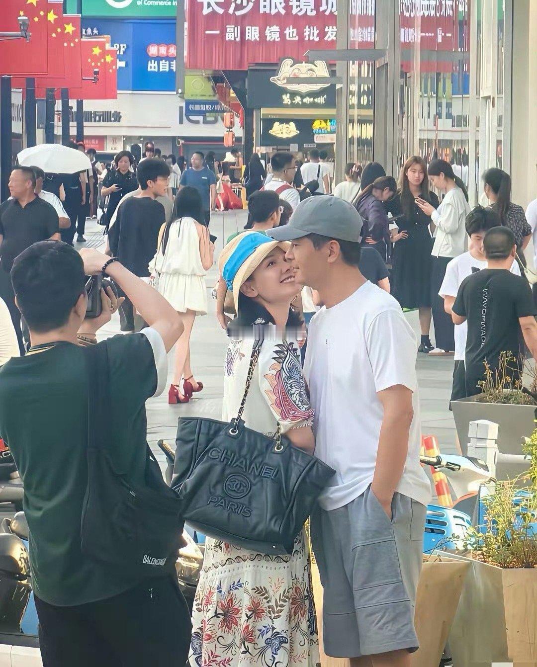 如果有一天他们离婚了，我就再也不相信爱情了。 