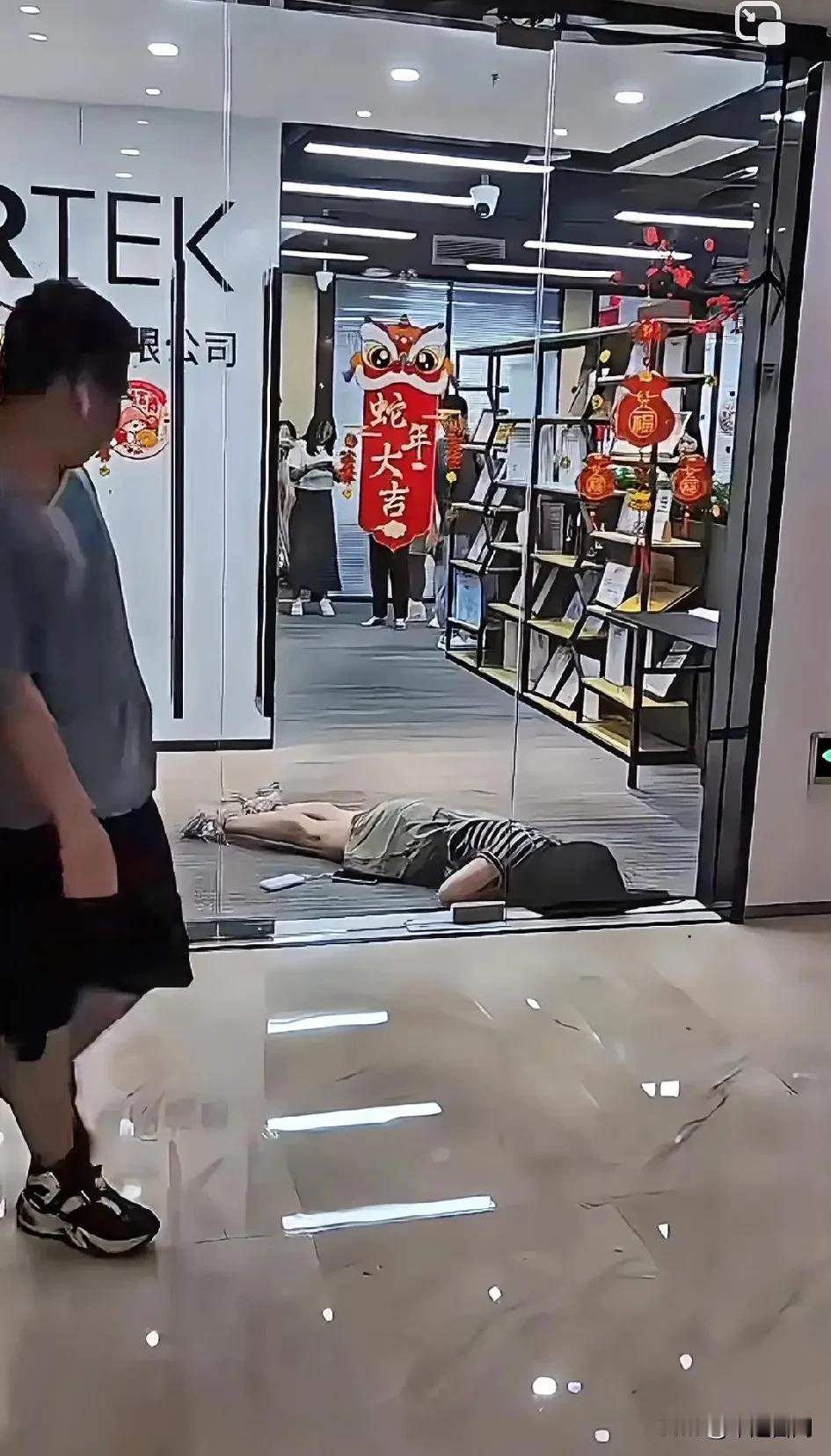 这是加班加的吗？

大城市的工作真的非做不行？

人世间的事就只有赚钱这一件？