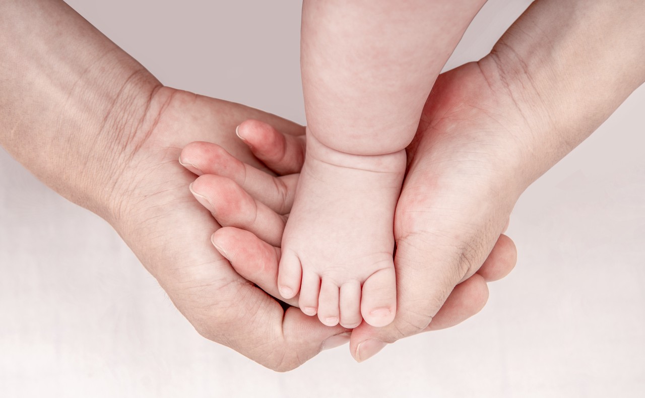 全国各地“卷”生育补贴：31省份均已发放育儿补贴，湖北有地方直接生娃送房