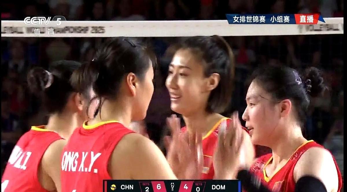 法国教练盯着中国姑娘的个头，心里打鼓：高是优势，年轻却可能掉链子。

庄宇珊连扣