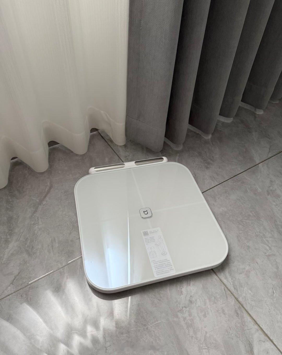雷军 家用体脂称，到底准不准？最近我也在选秤，顺手把结论说一下。家用秤，这小米和