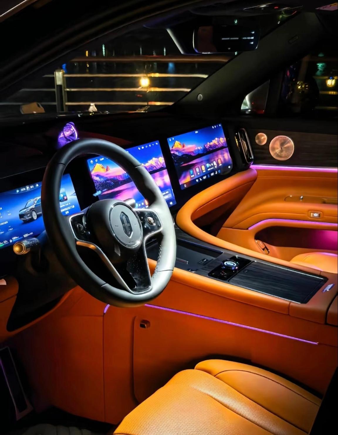 终于站起来了！
迈巴赫：“我是百万豪车”；S800：“我有激光雷达+鸿蒙+空气悬