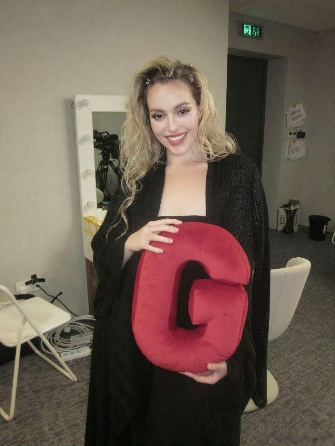 grace晋级grace晋级歌手总决赛 第五天依旧为grace欢呼！《teeth