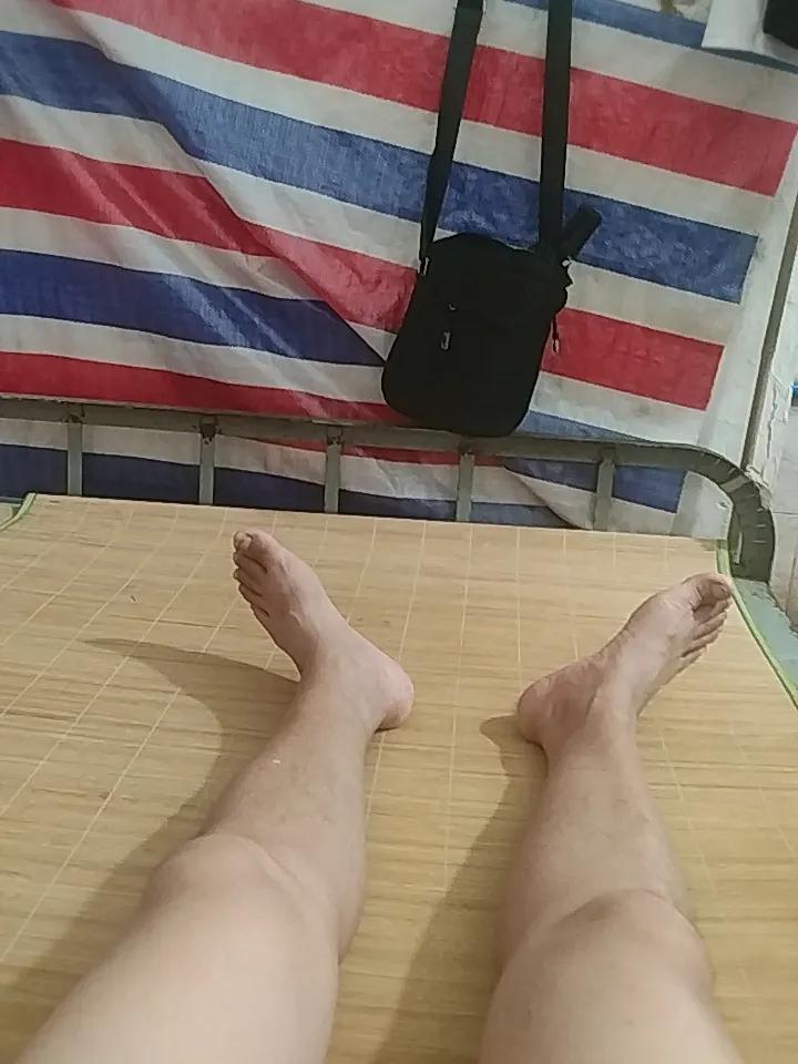 高考的前一晚不要睡得太早了。
年轻人精力充沛，睡得太早了，有的人会在凌晨四五点醒