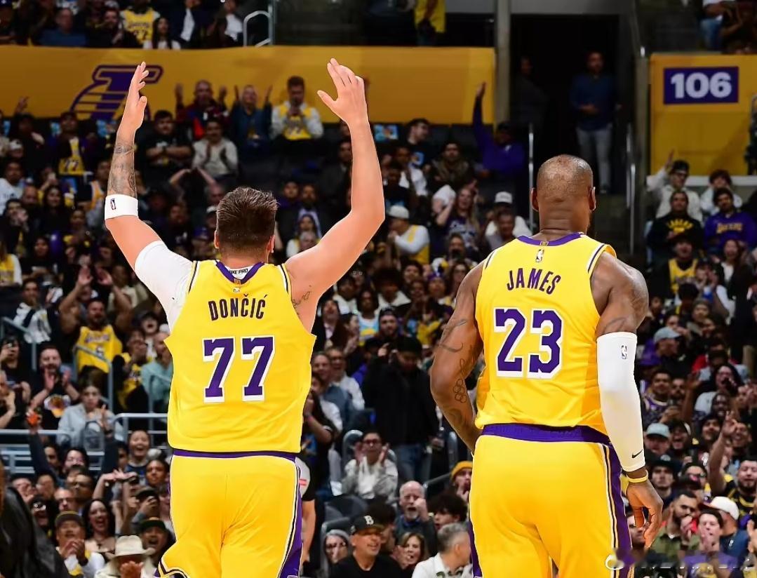 詹东里合计缺席72场，湖人53胜为近15赛季最多赢球场次今日NBA常规赛收官战湖