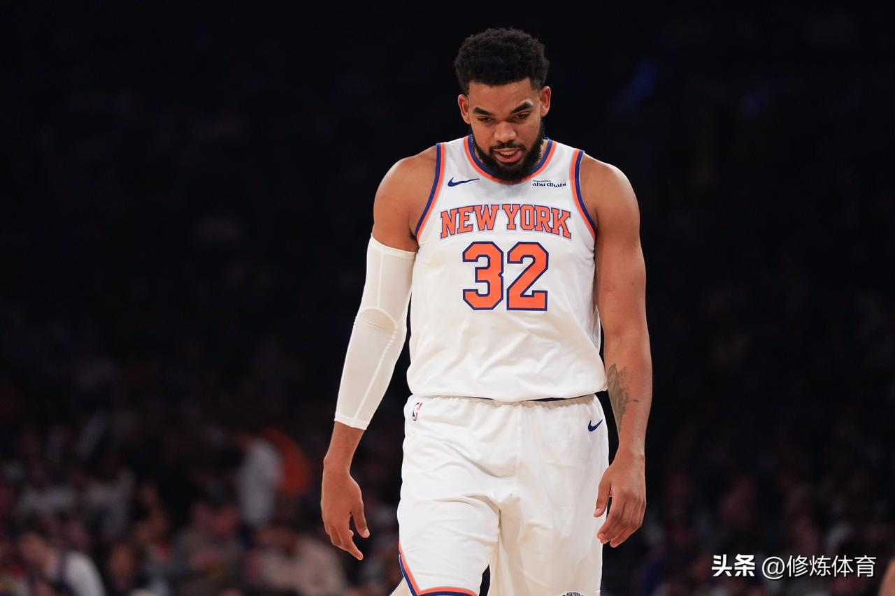 唐斯真委屈啊！加入尼克斯2个赛季，出手数越来越少了：

1、上赛季——出手16.