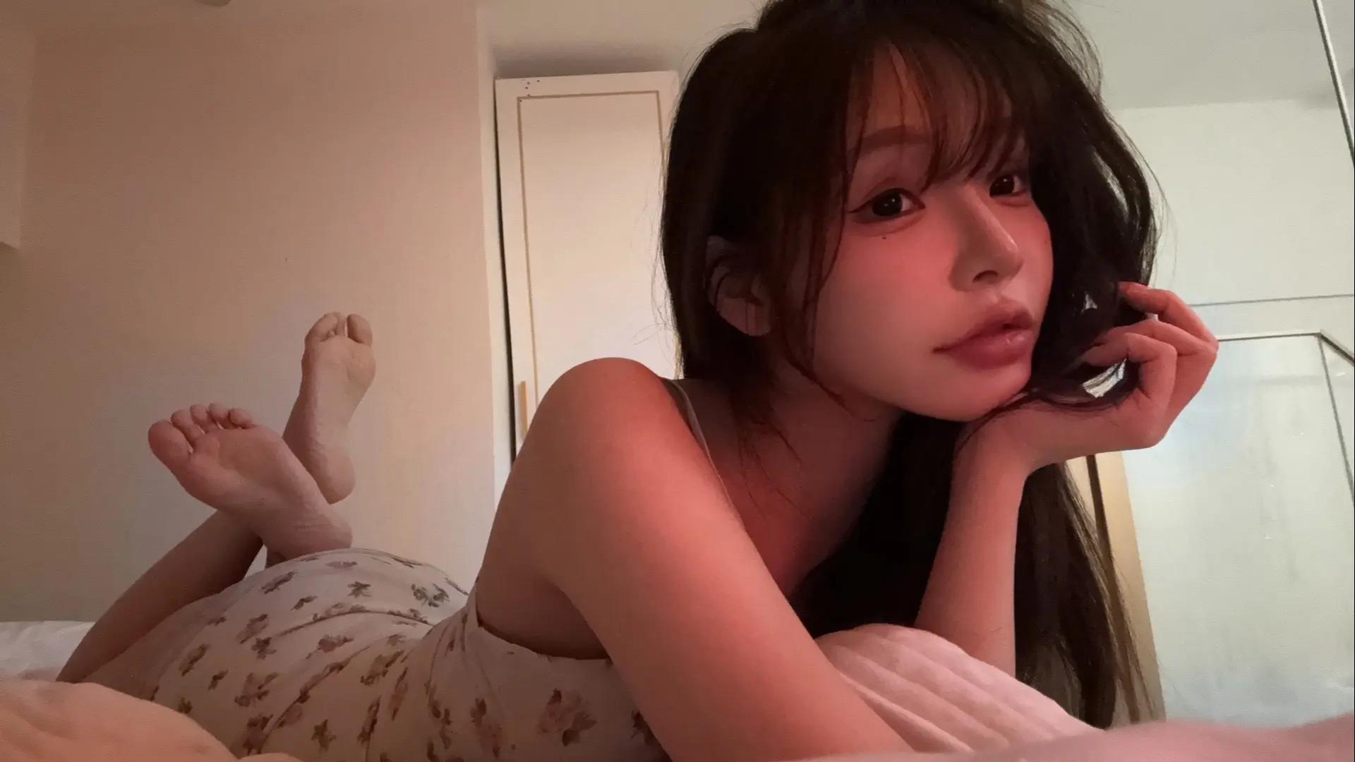 可你眼中深情的对白 如烟花短暂 新鲜感终归不是爱