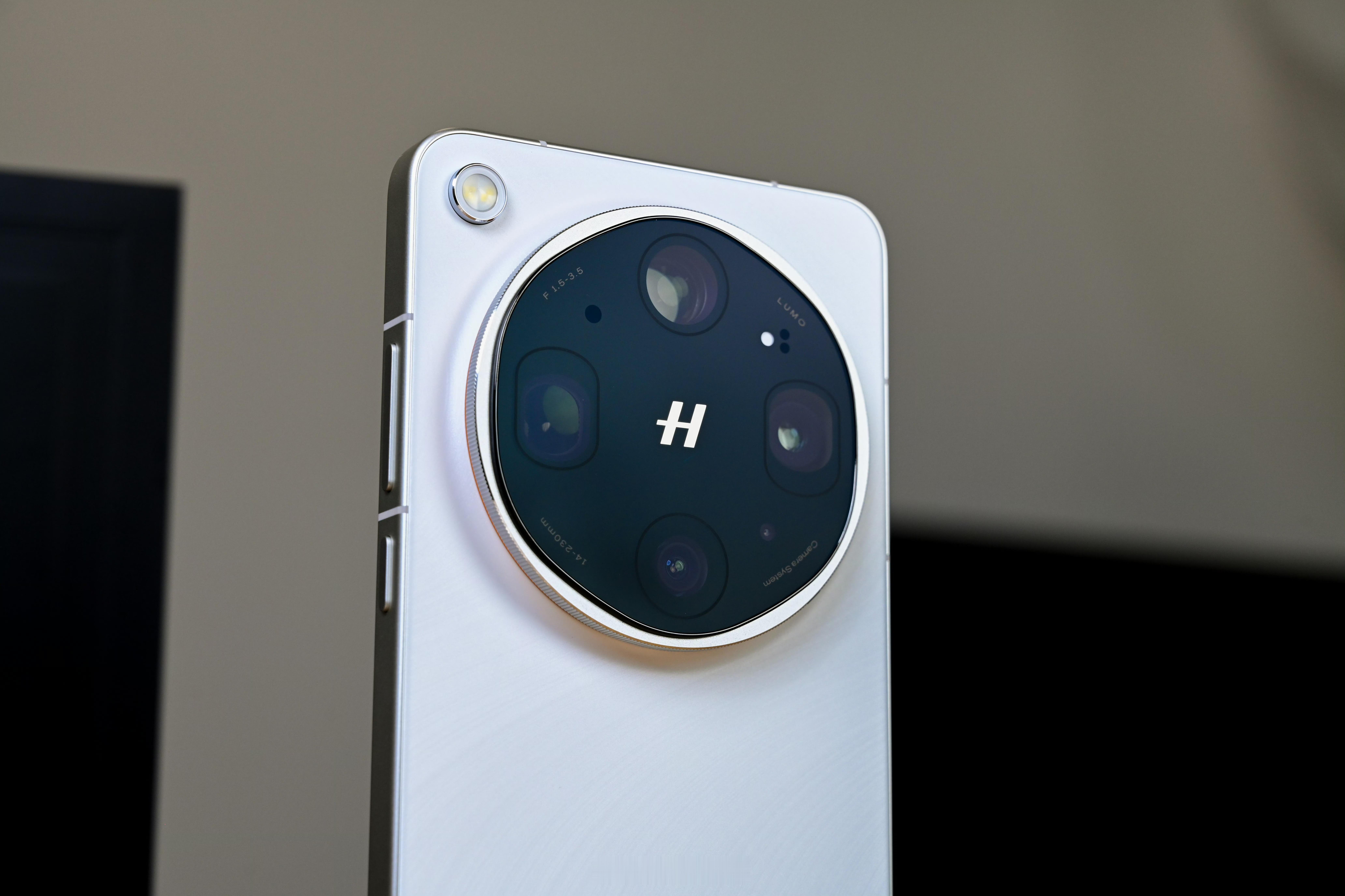 OPPO Find X9 Ultra今年的这个哈苏标真的是亮，这才是哈苏该有的样