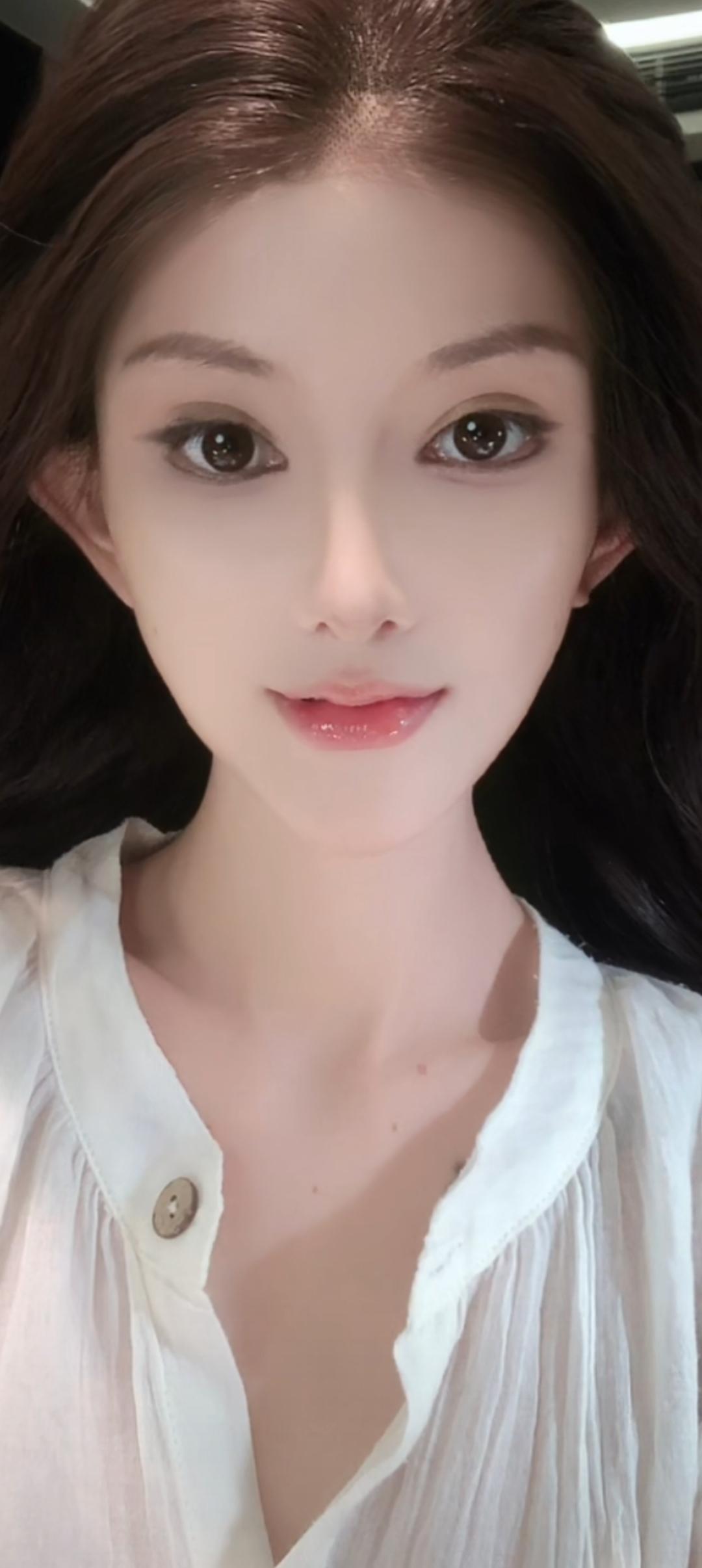 这姑娘的妆容好精致！