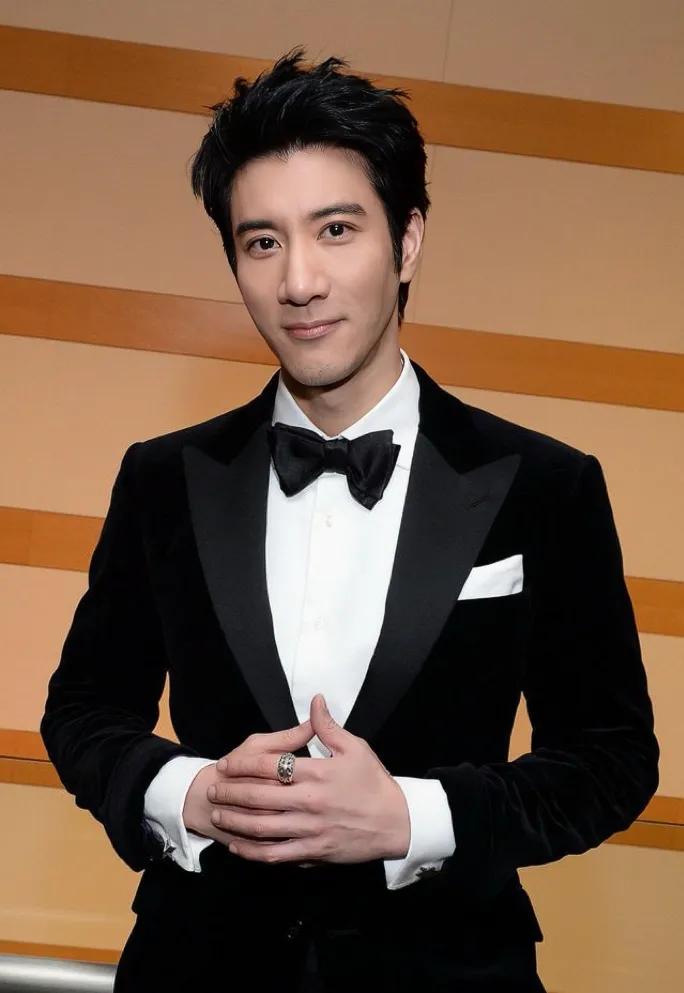 近日，《歌手2024》的补位歌手名单引起了广泛关注。据悉，王力宏、杜德伟和中岛美