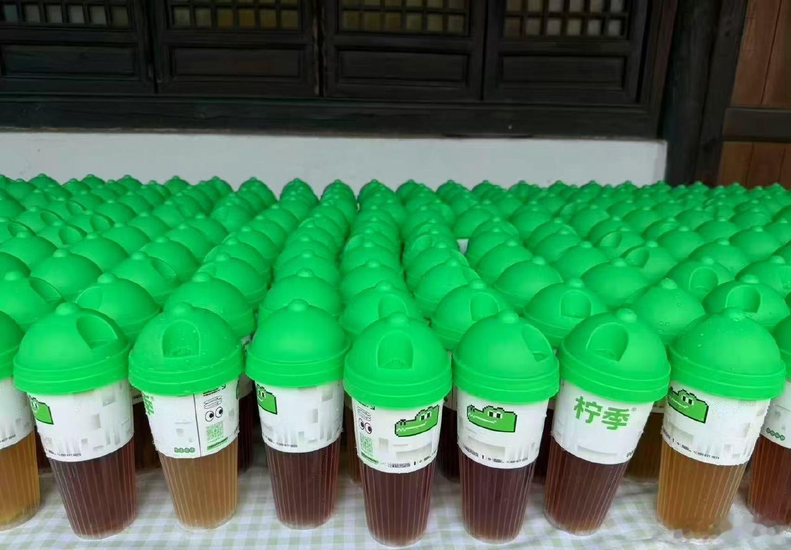 曾舜晞请攻玉剧组喝柠檬茶曾舜晞请攻玉剧组喝柠檬茶！曾舜晞攻玉开机请剧组喝柠檬茶