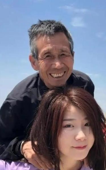 1997年，河南一个50岁光棍，捡回1名女婴，不料，送她读书后，她竟怒问：“穷到