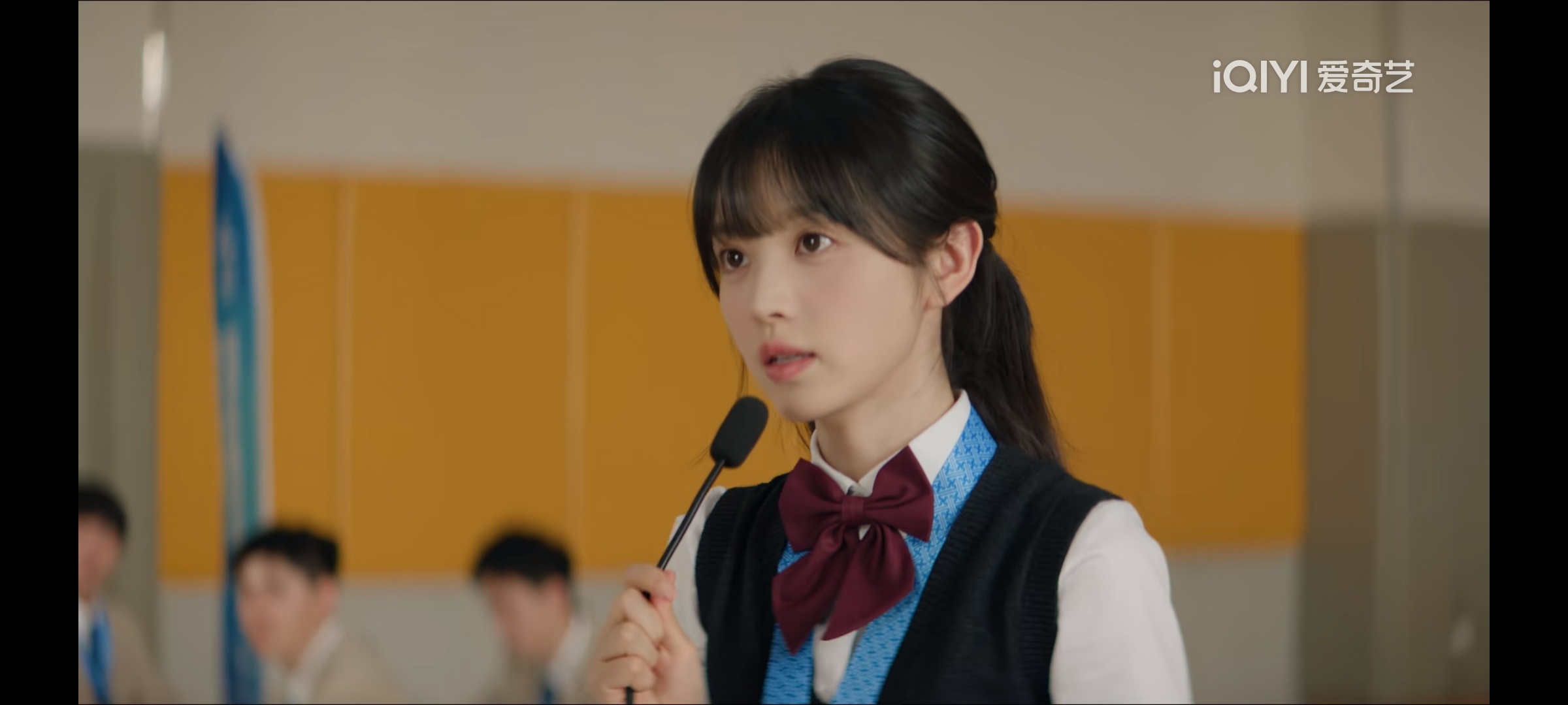 看完六集天才女友了 比我预期好很多 还蛮不错暂时没嗑到官配 目前比较想看女主疯狂