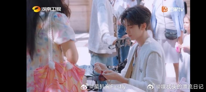毕雯珺打包工微笑服务已上线毕雯珺中医快闪当打包工也太有反差萌了！平时酷帅，一递香