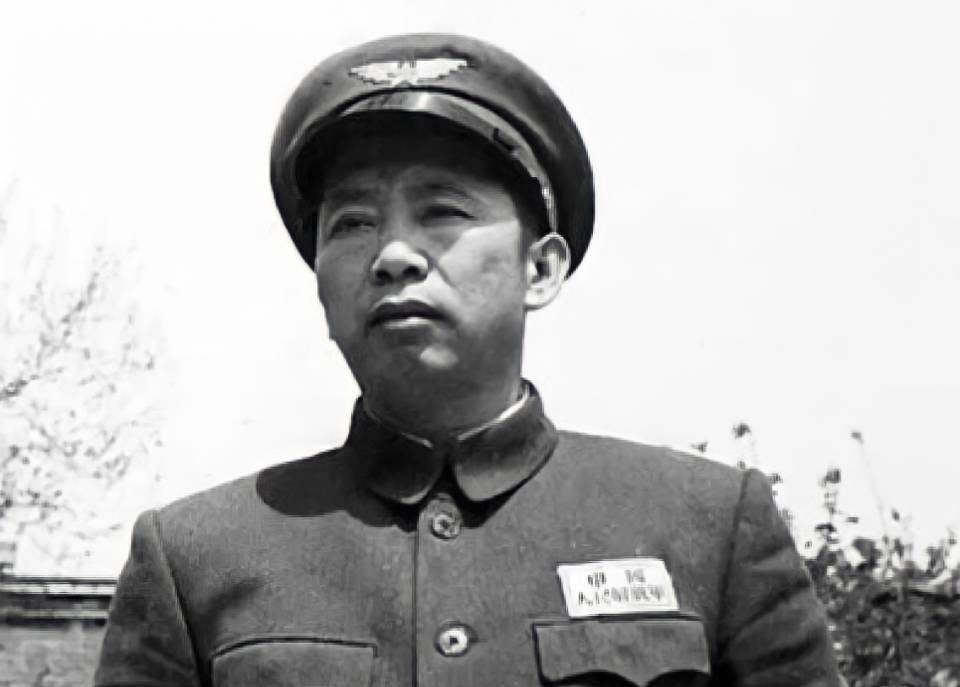 飞机失联四十分钟让刘亚楼十分愤怒，竟当场要枪毙负责联络工作的工作人员！
1949