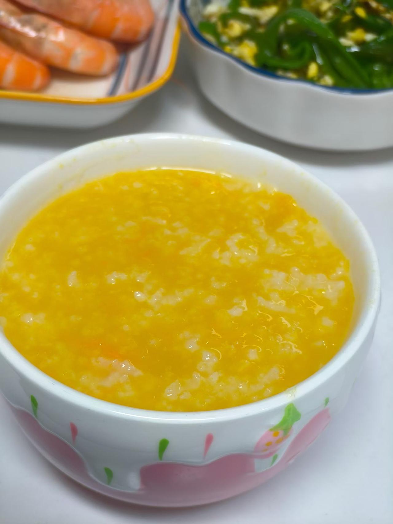 我比较喜欢喝粥，你们喜欢吗？
清晨一碗温热的南瓜粥，简单却治愈。金黄软糯，暖胃暖