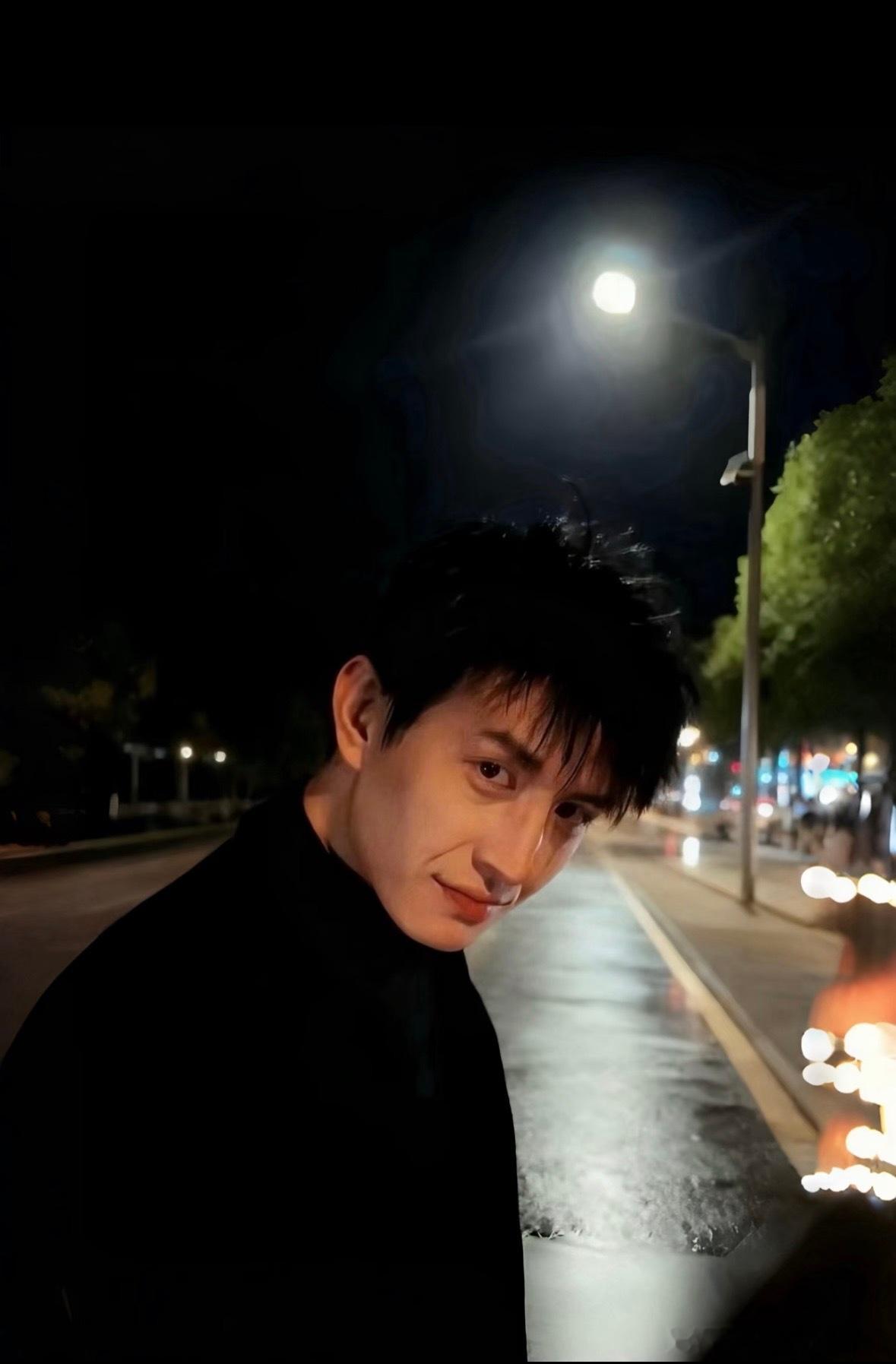 刘萧旭别从手机里看我了小孩叔刘萧旭是真的会，让粉丝明爽的事他顺手就办，红毯上的发