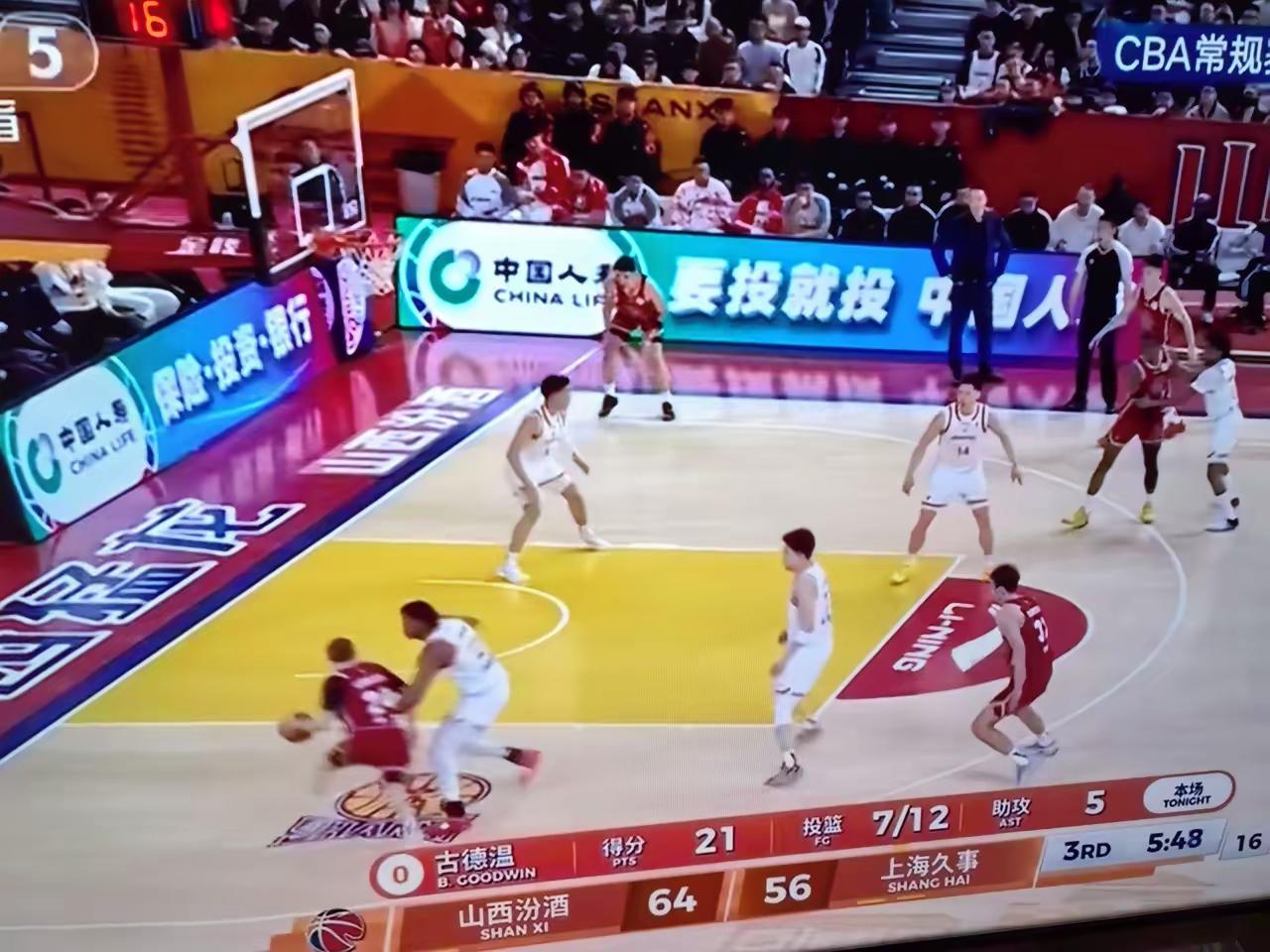 前一场32分血洗，本场第四节逆风翻盘赢了4分。
为什么仅仅几天功夫，大鲨鱼的表现