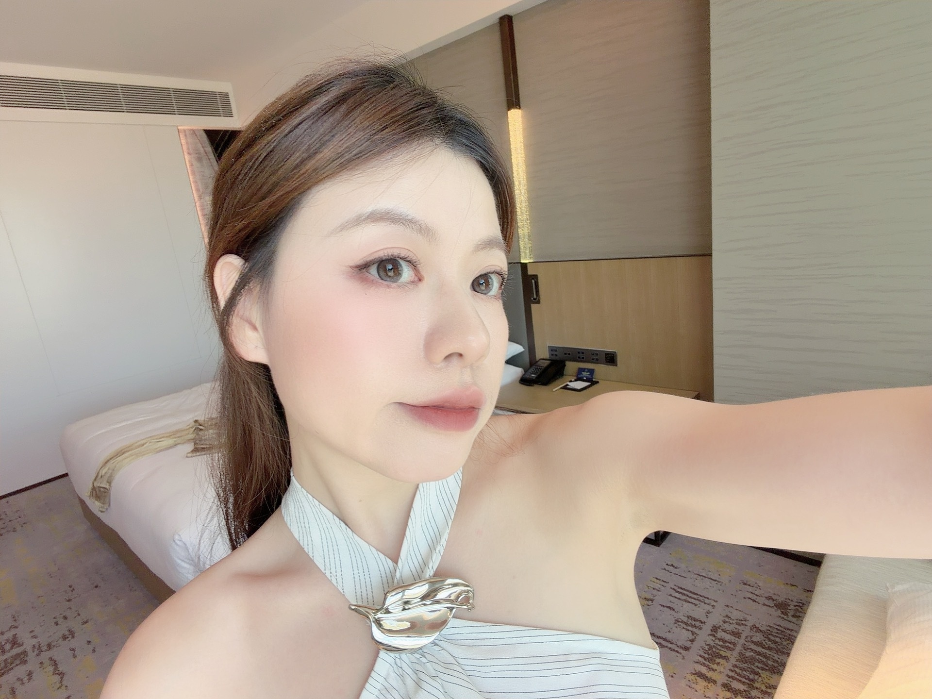 复活了但还不够满血…准备卸个妆洗个澡继续睡