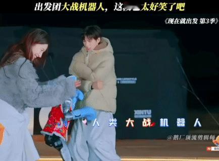 一看到王安宇和范丞丞互相扒拉，脑海里立马闪过宋亚轩的“机器人”设定，真的是无法自