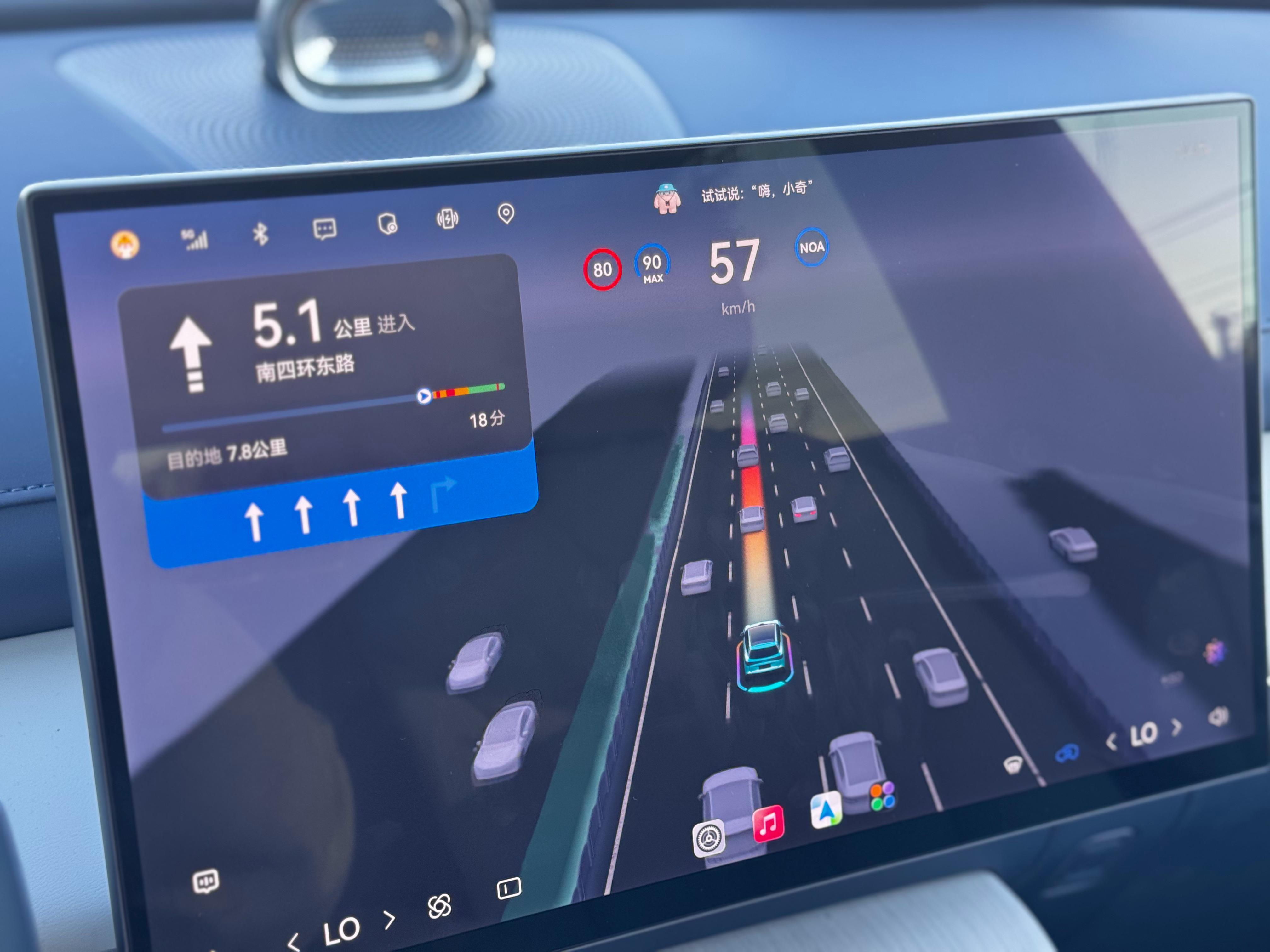 前两天在北京车展上，我就发现风云T9L关注度特别高，国内外媒体能给它围个水泄不通