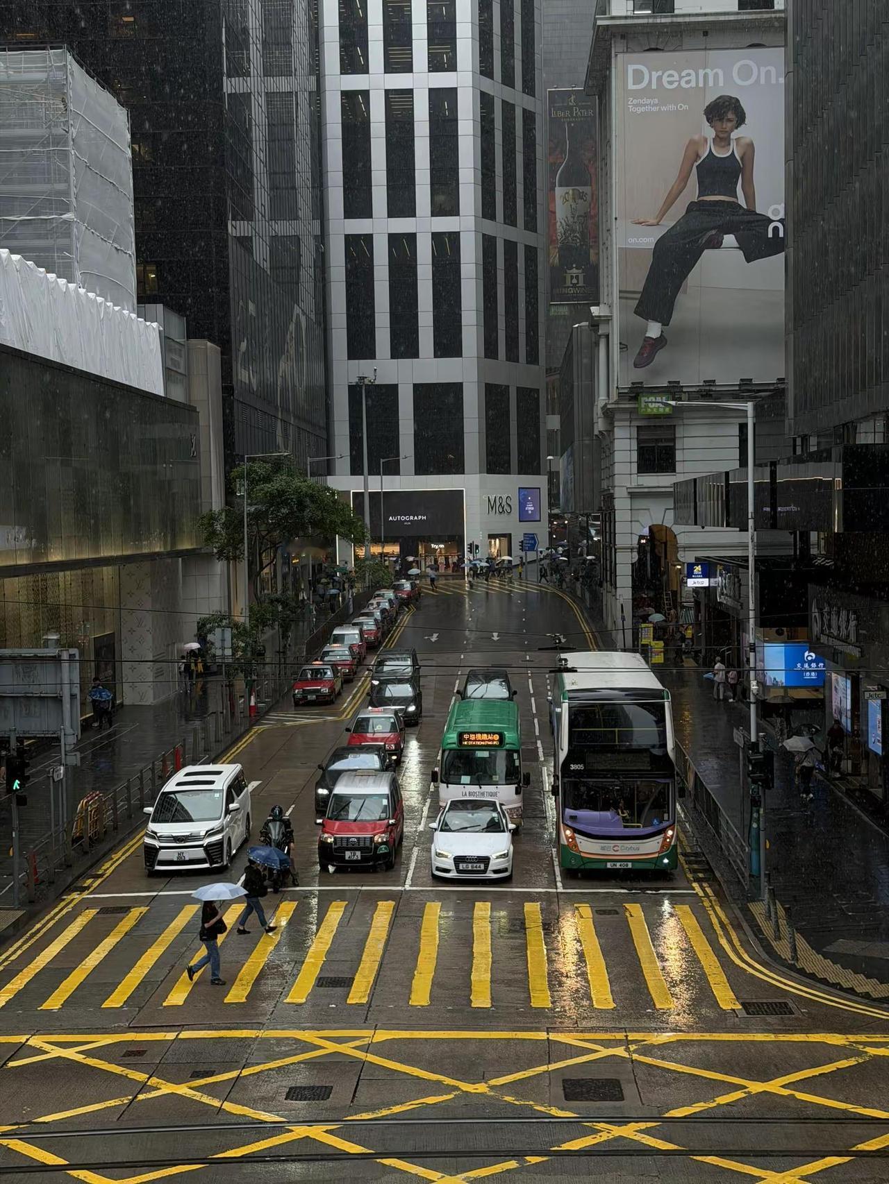 拧巴的人永远在期待别人能读懂她的隐喻。hongkong