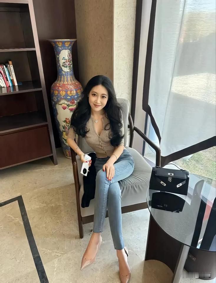 爱情，是人生中最美好的情感之一，它如同一朵娇艳的花朵，需要我们用心去经营，才能绽