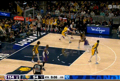 湖人的首发中锋砍下了20分10篮板！湖人vs步行者