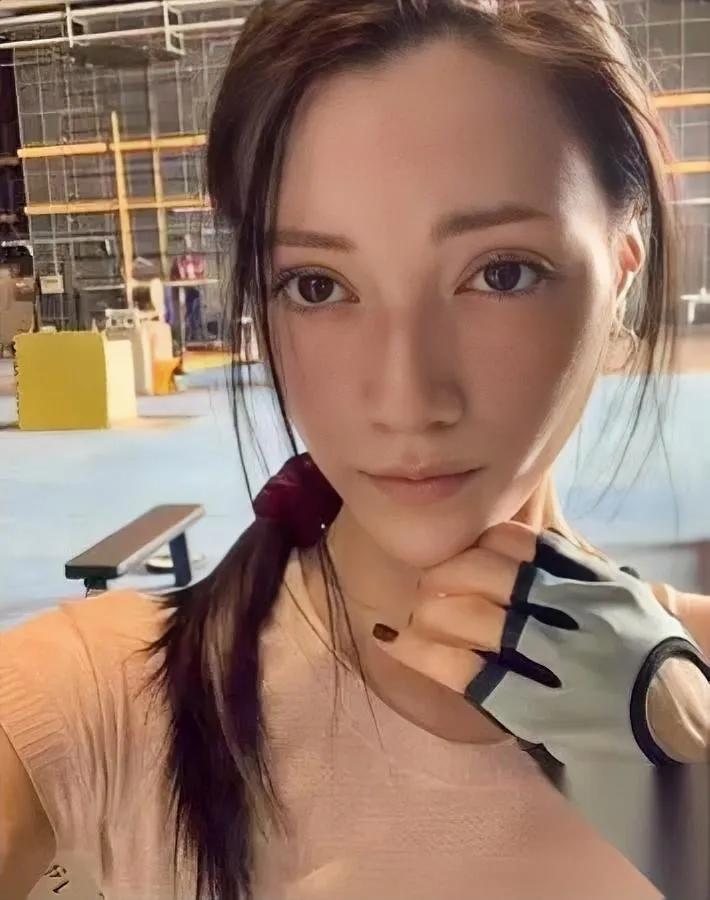 霍家退婚这事

真不怪霍启山

不少人觉得是娜然的旧帖子爆出来才黄的，哪有这么简
