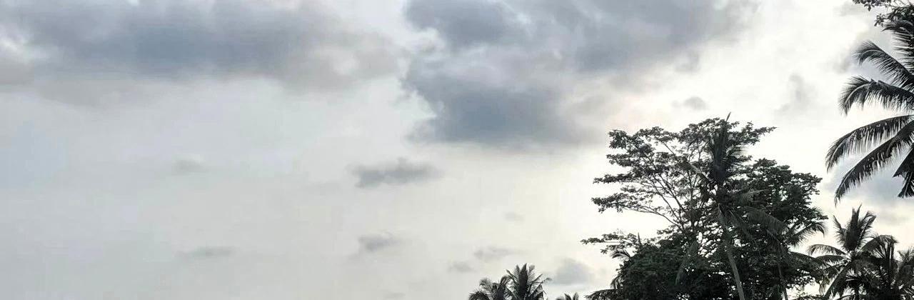 乌云密布，风雨欲来，打雷了，收衣服