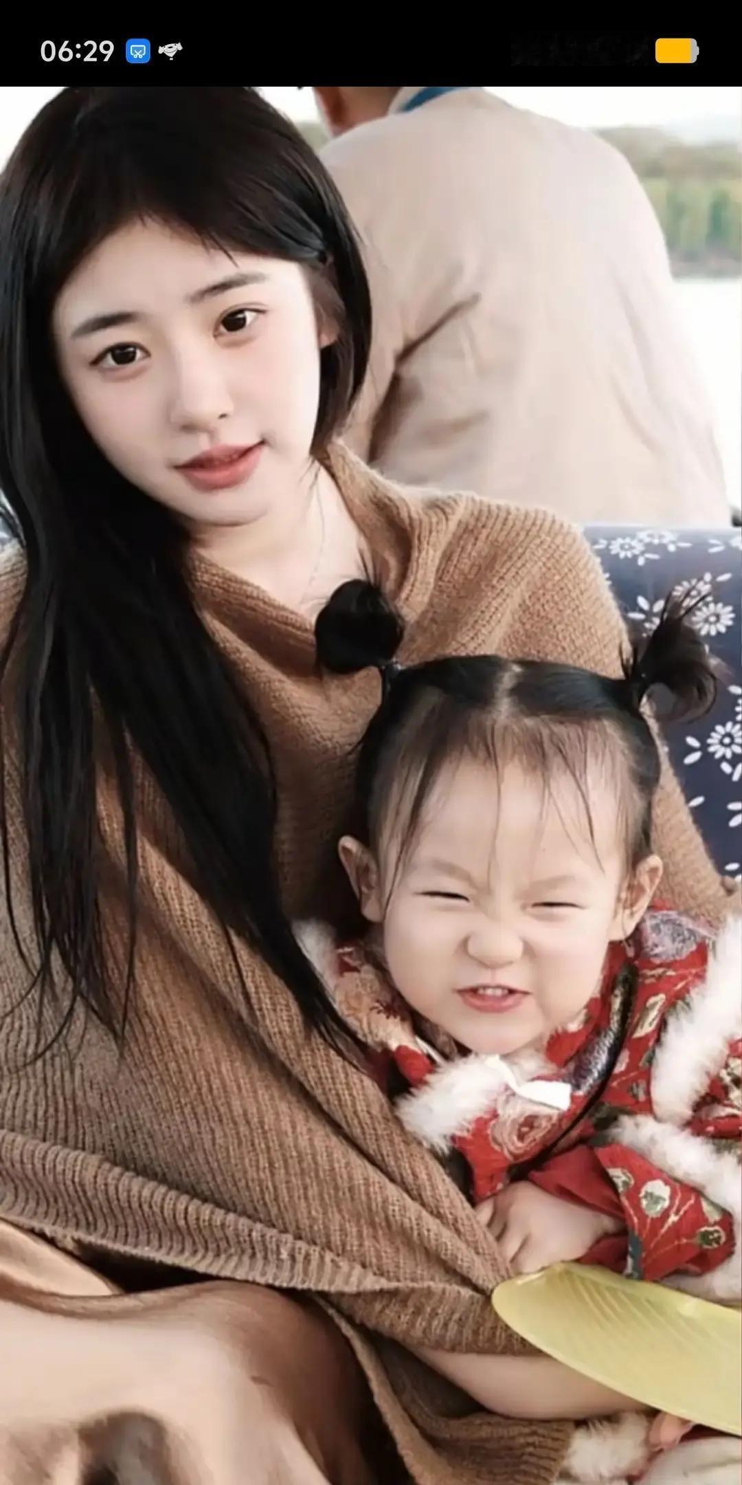 20岁单亲妈妈年入千万，她踩的坑你避得开吗
 
黄一鸣在抖音晒娃，账号粉丝冲到2