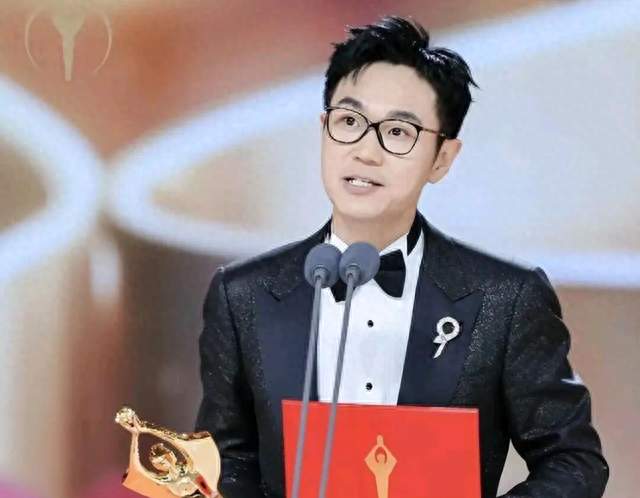 大鹏终成“最佳导演”，世俗意义的成功为何这么香？