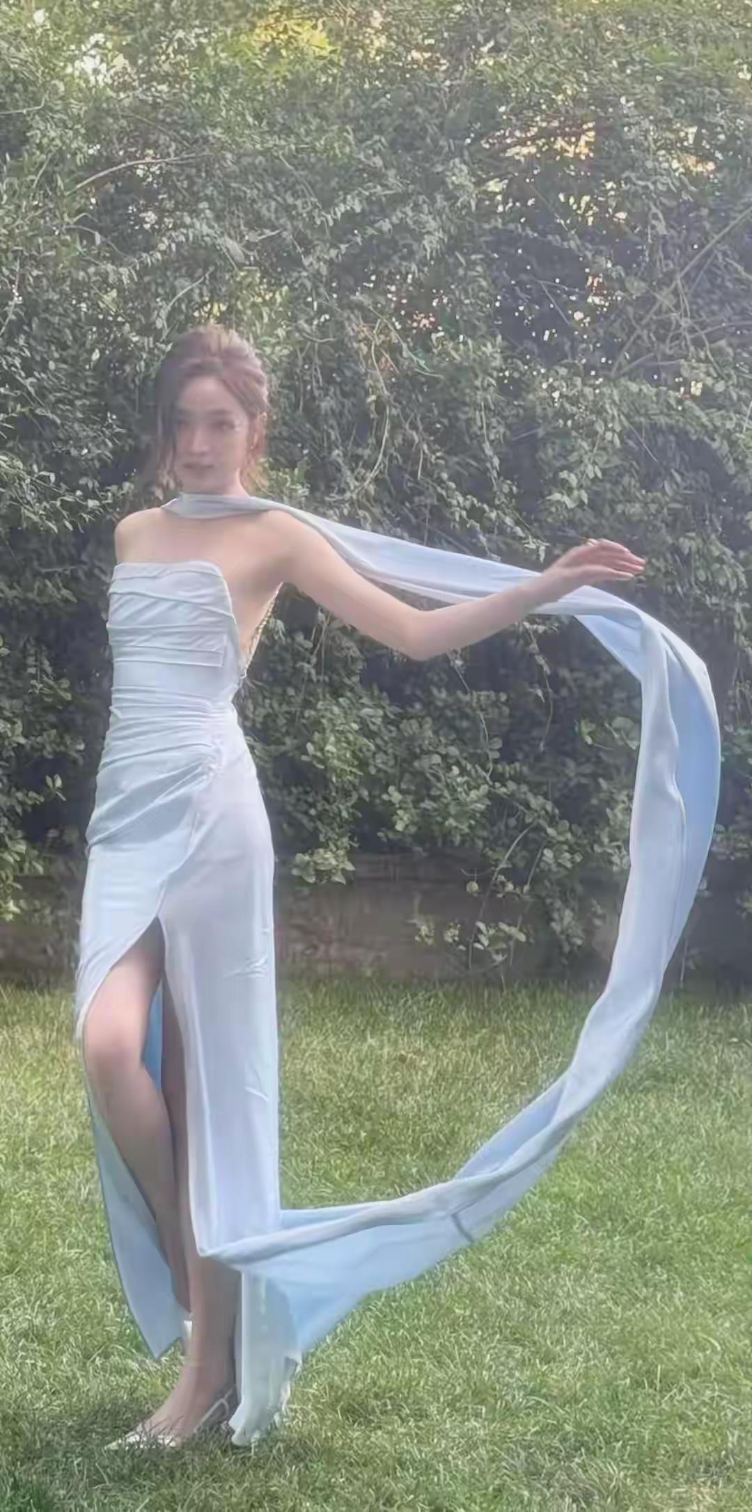 吴宣仪集卡领红包