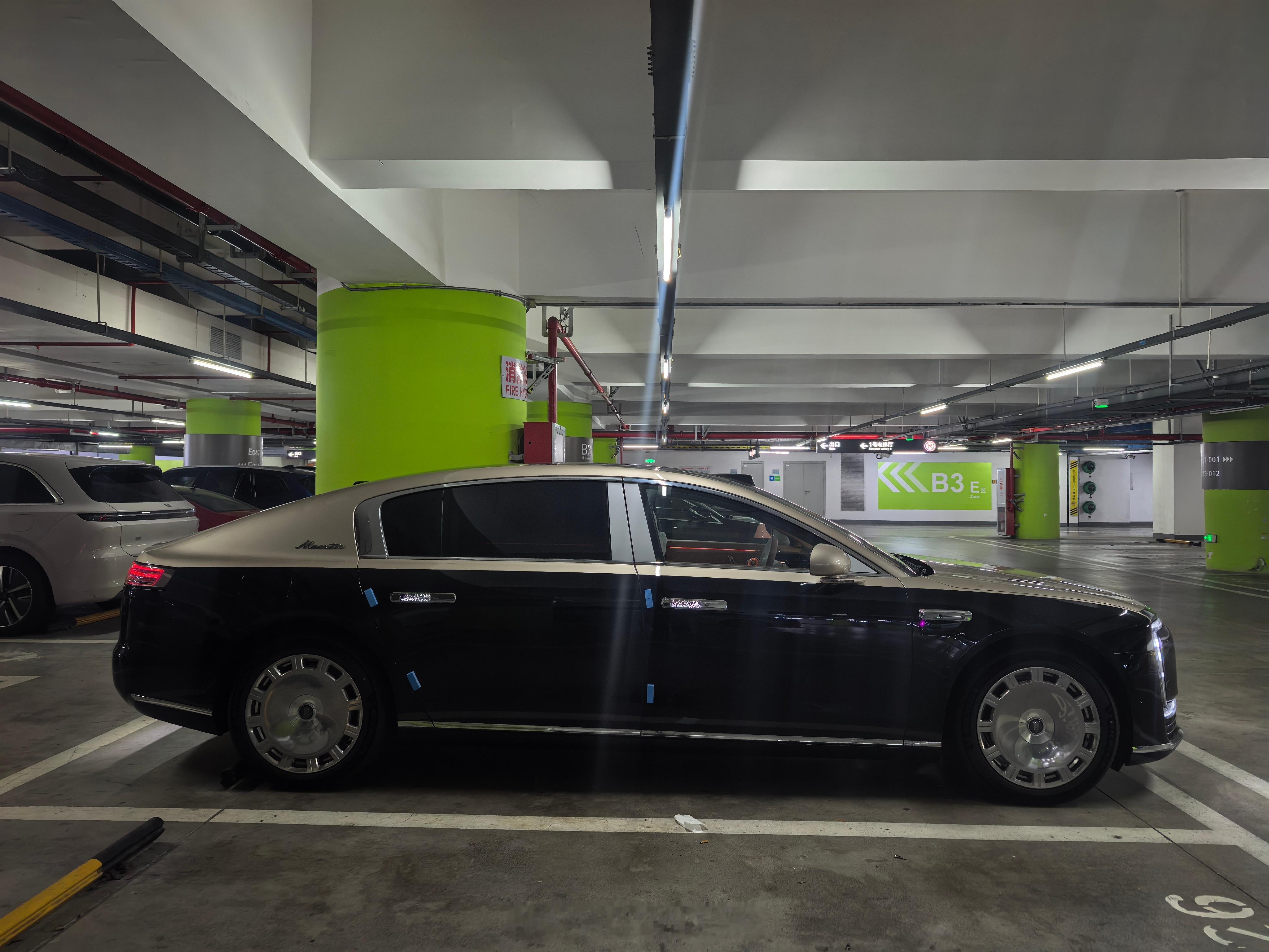 买了尊界之后 我现在每次出差都自己开车去机场 因为真的想多跟它相处相处 在里面真