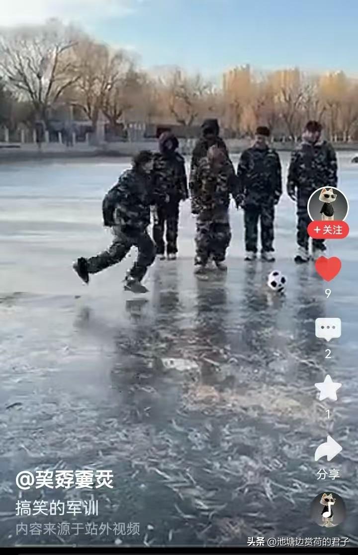 女生军训时展示动作获全场欢呼，这场景太燃了！像山西中医药大学的新生李奉曌，在军训