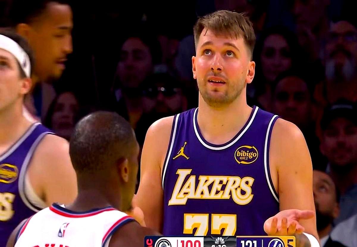 湖人战胜快船不可怕，可怕的是赛后著名解说王猛的一席话。
 

老詹现在真的变了，