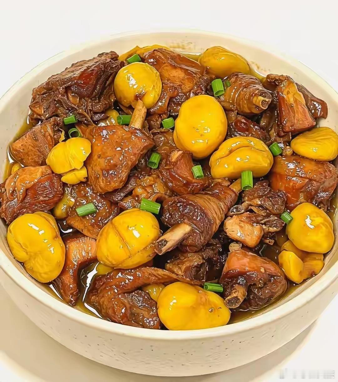 泸州味道 【板栗烧鸡】这道菜是秋天的头牌硬菜，没有之一。中秋前后板栗正当季，又甜