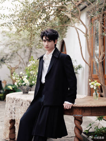 黄俊捷喊现场观众小妈害羞 看到黄俊捷喊“小妈”，他的害羞反应和那张甜美的笑脸简直