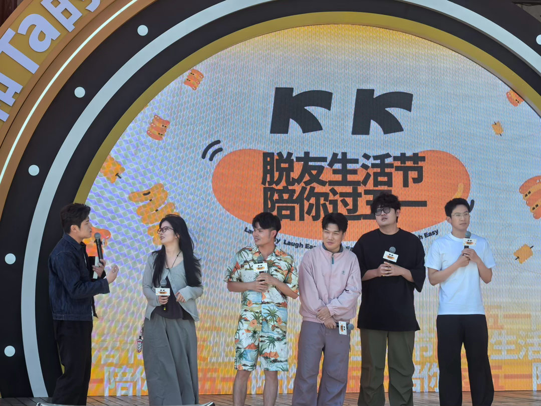 初代脱口秀演员获赵晓卉鼓励 赵晓卉默默关注、悄悄鼓励，不张扬但够暖。初代演员的情