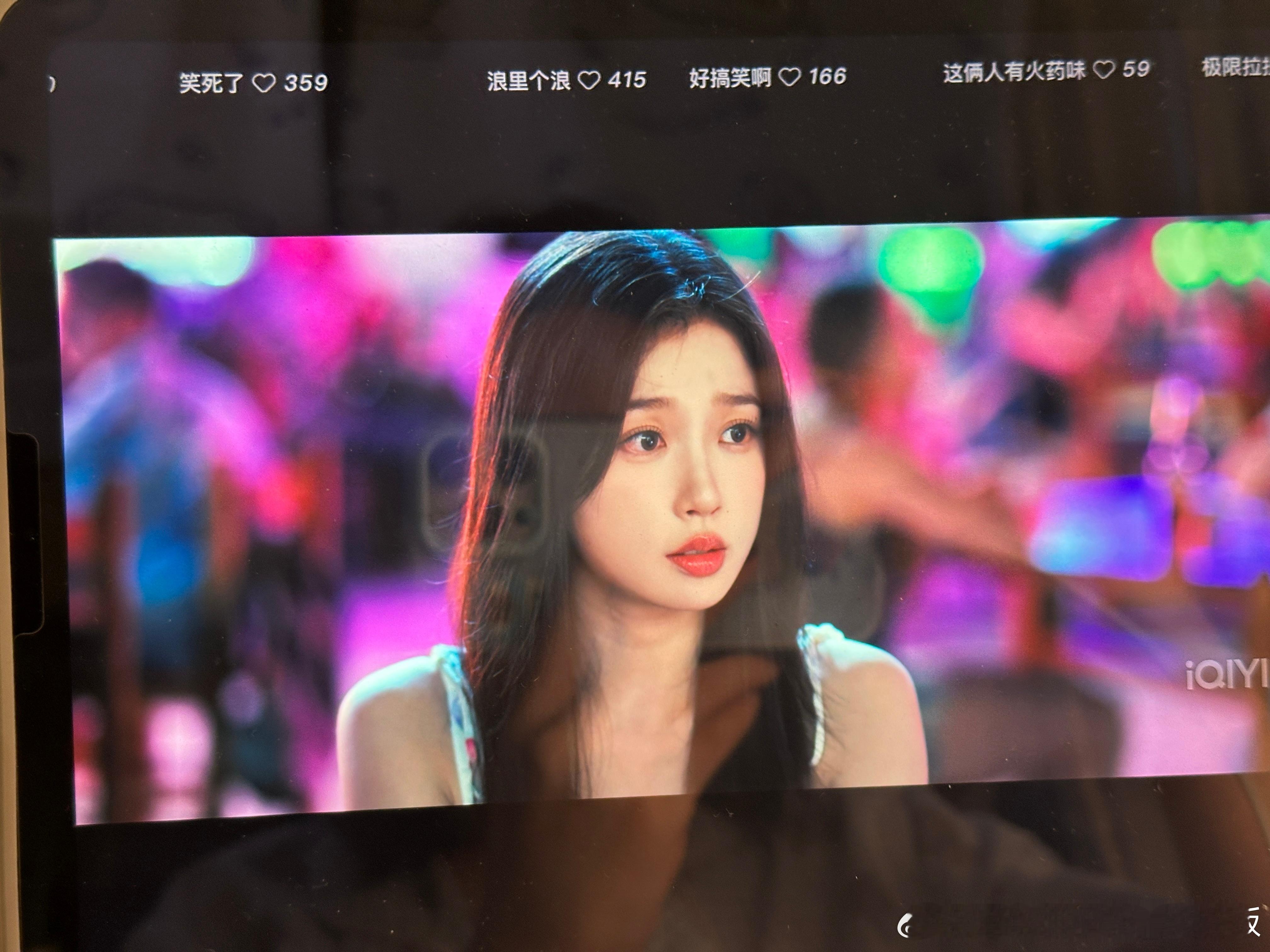 特别喜欢画面质感很有电影的feel，同时情节一直在不断推进发展，没一分钟跳过的，