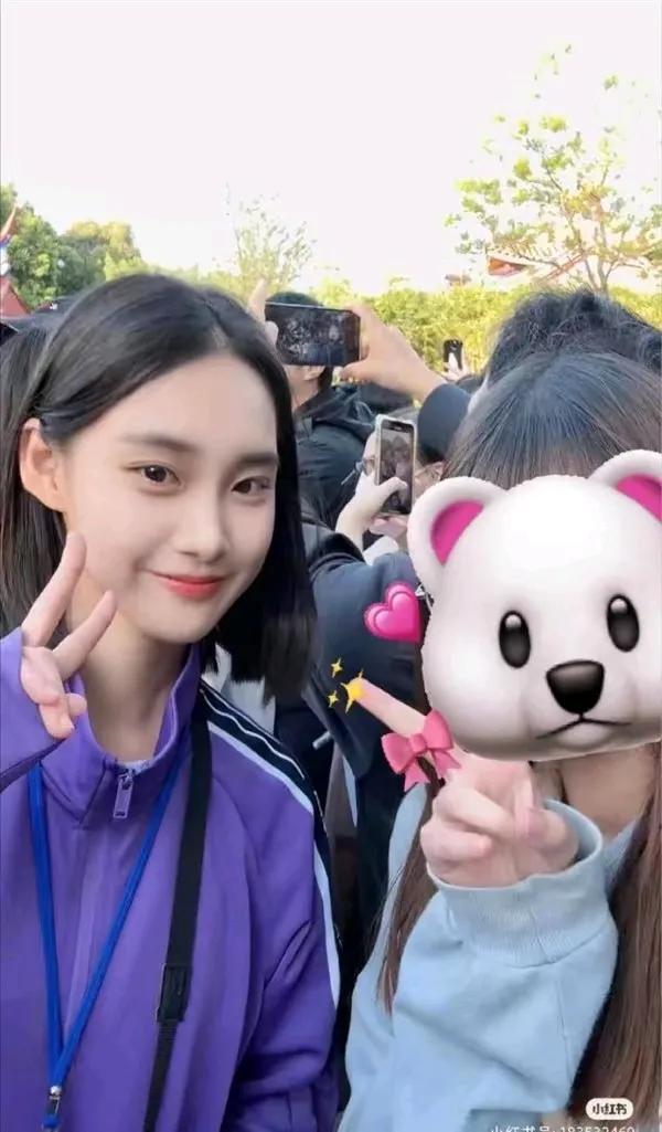 “五官精致，笑容灿烂”访台的清华大学校花彭弋航在网上火了，台媒称她为“神仙妹妹”