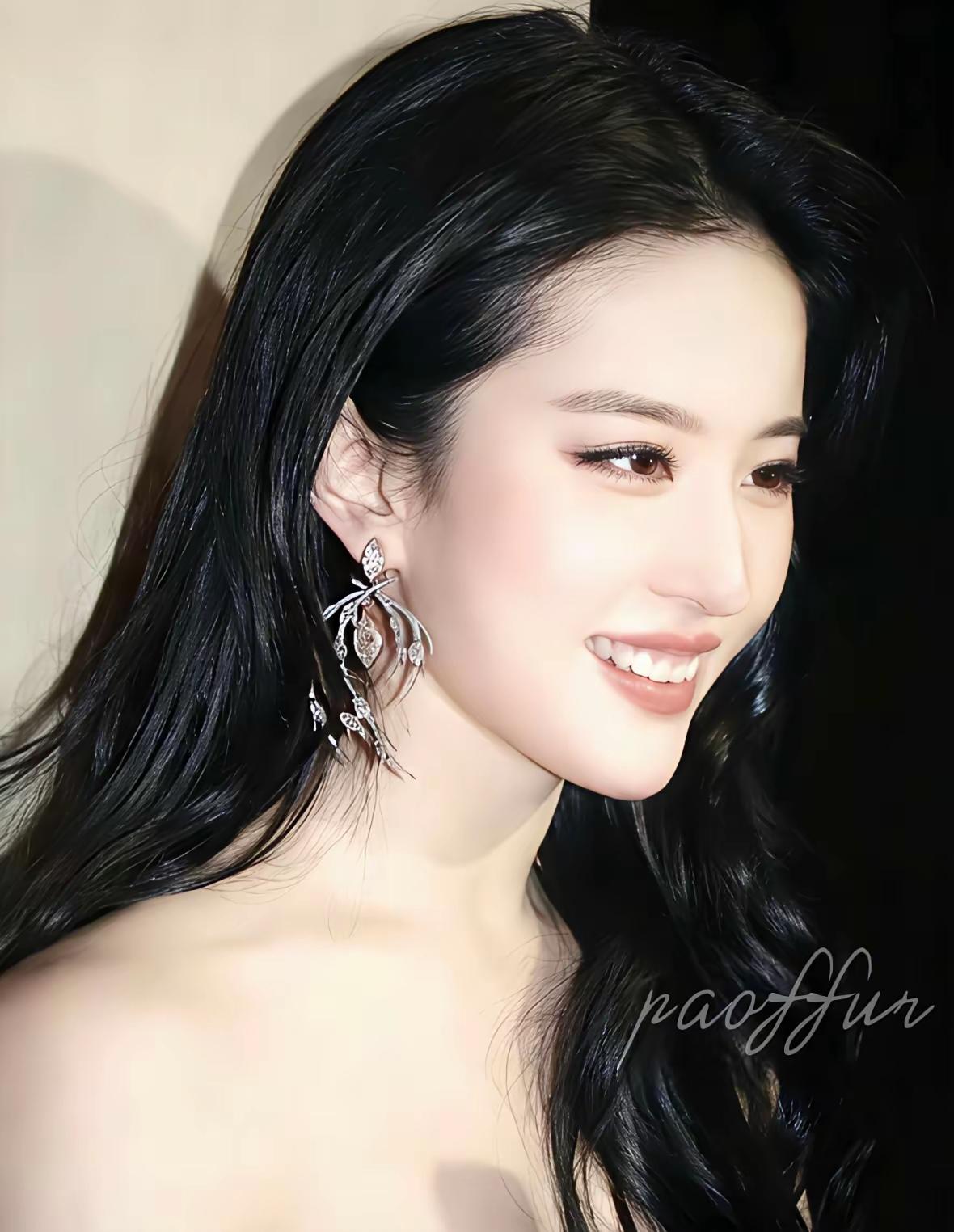 刘亦菲
侧颜[比心]