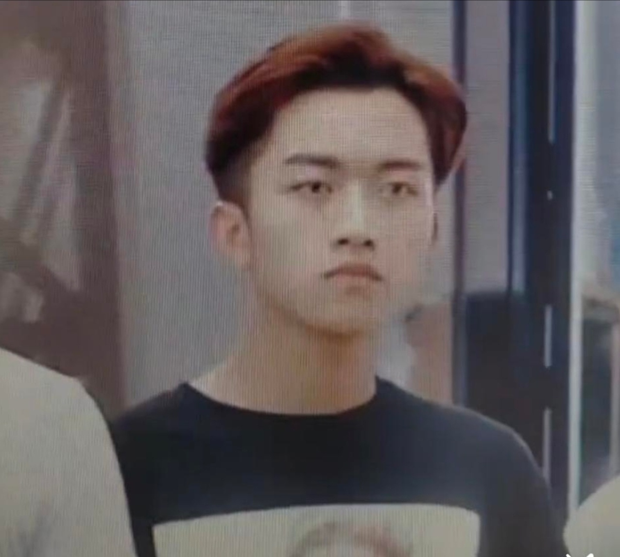 感觉每一张原生脸的照片都不一样，除了是个男的，和现在一点不像也是绝了。 