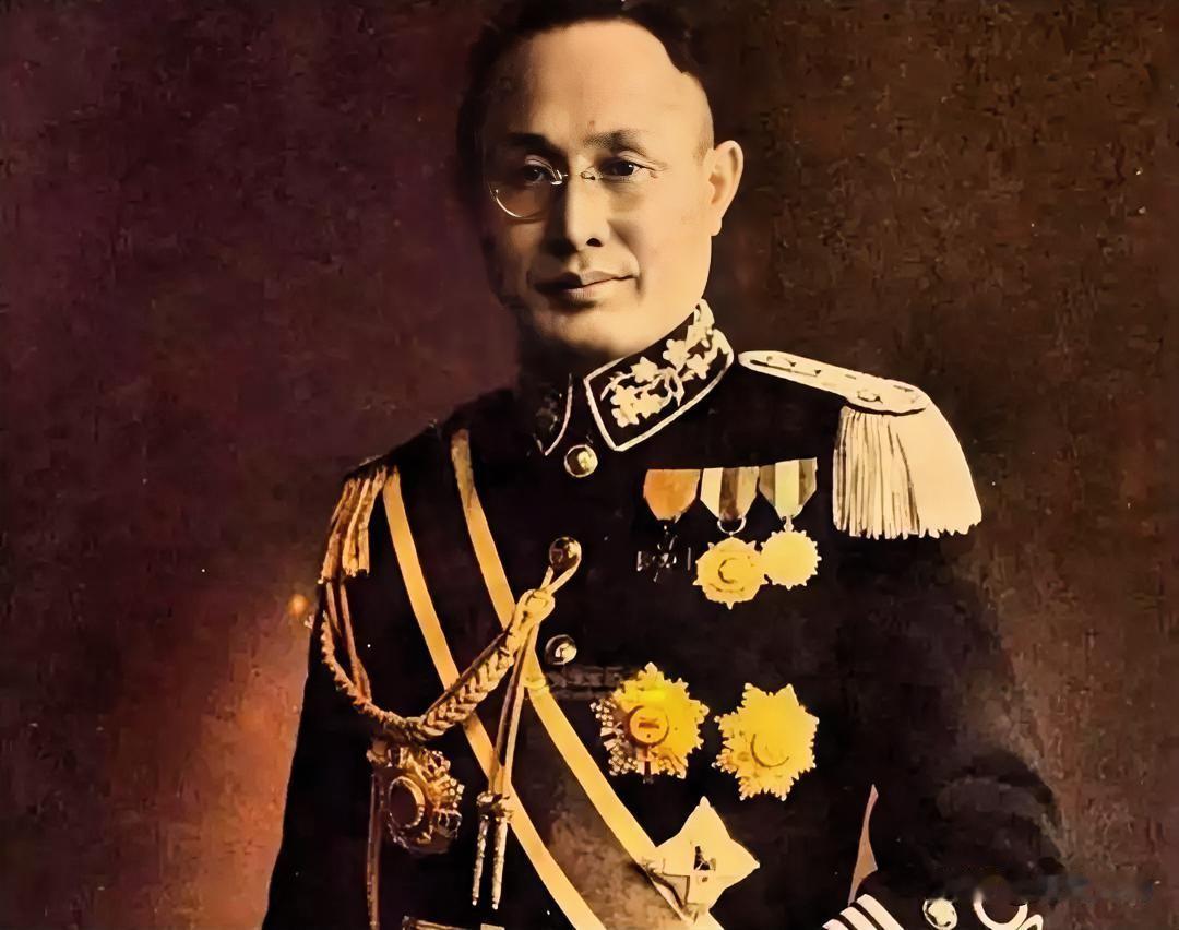 蒋介石一生对何应钦多有不满，几次心生罢黜惩治的念头，却始终没有真正将其扳倒。并非