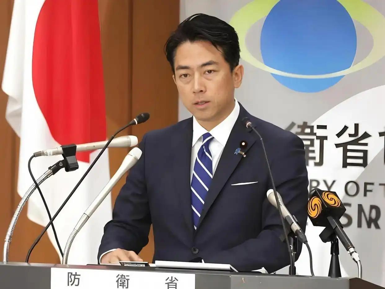 日本防卫大臣小泉进次郎，就是前首相小泉纯一郎的儿子，最近在电视节目里说：日本该不
