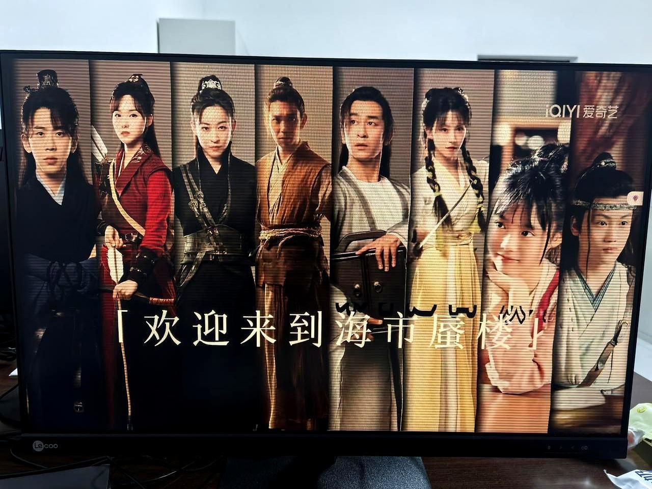 “刚刷完《海市蜃楼》，我人麻了。”
 

这剧真能打，一开场就把我按在沙发上。