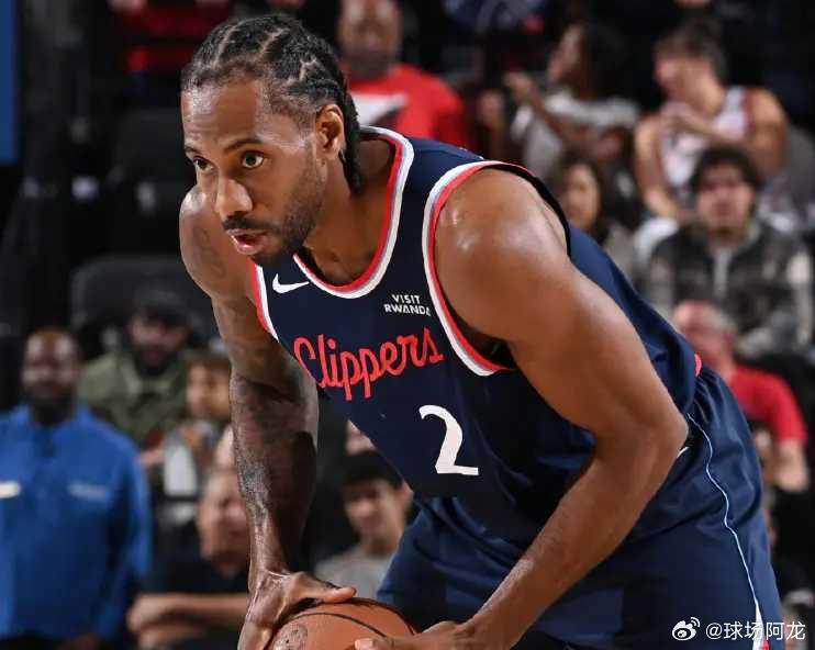 北京时间3月10日，NBA常规赛快船主场对阵尼克斯，快船在莱昂纳德出色表现引领下