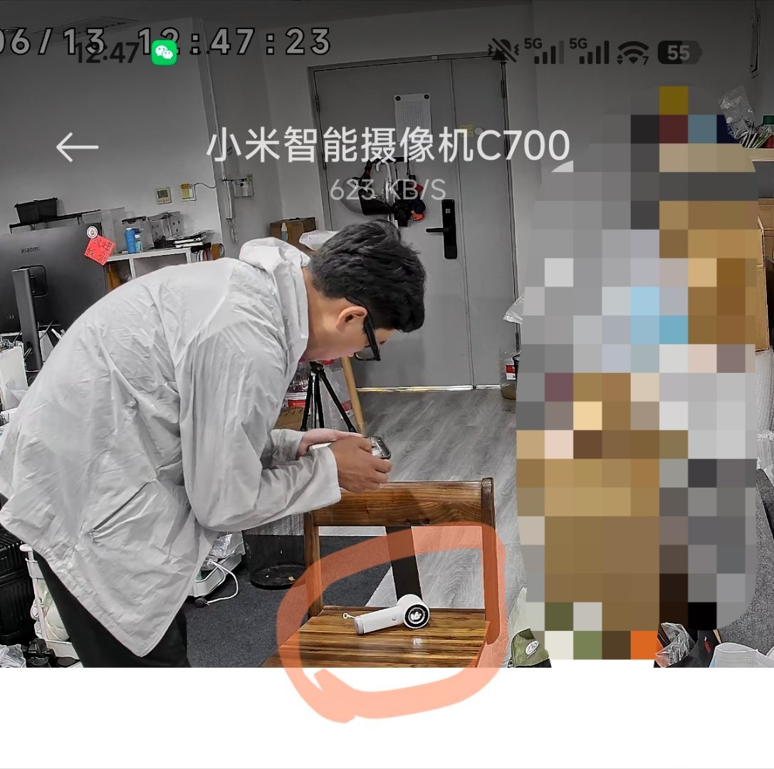 想测小风扇续航，但是要出门不能盯着我就把它放到了摄像头覆盖范围，回来看什么时候灭