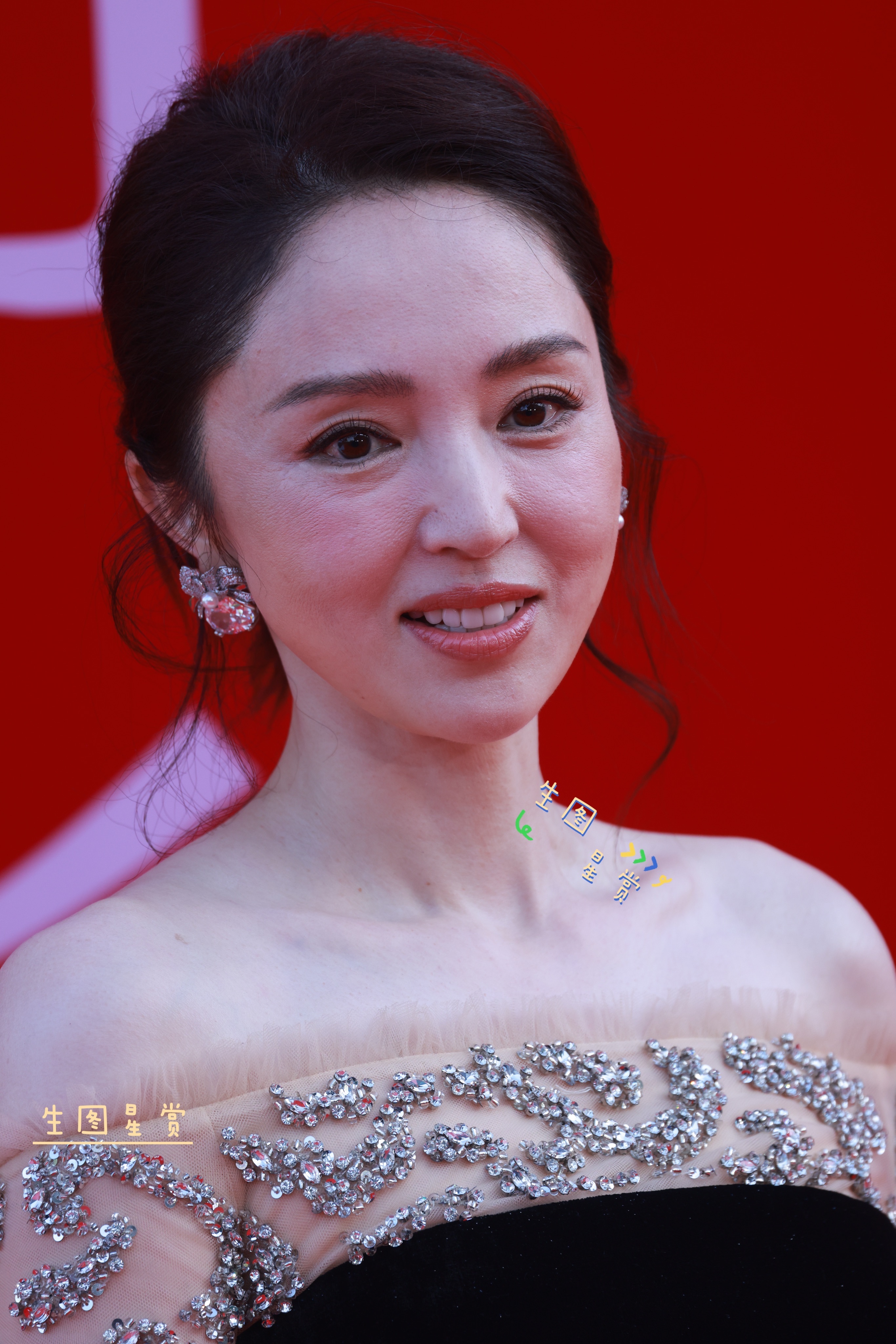 董璇红毯怼拍出图，美得大气🖤栩栩华生时尚文化大赏 ​​​